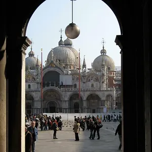 Bocca Di Piazza Venecia